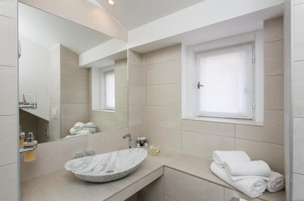 Klarisa Palace Rooms - 4