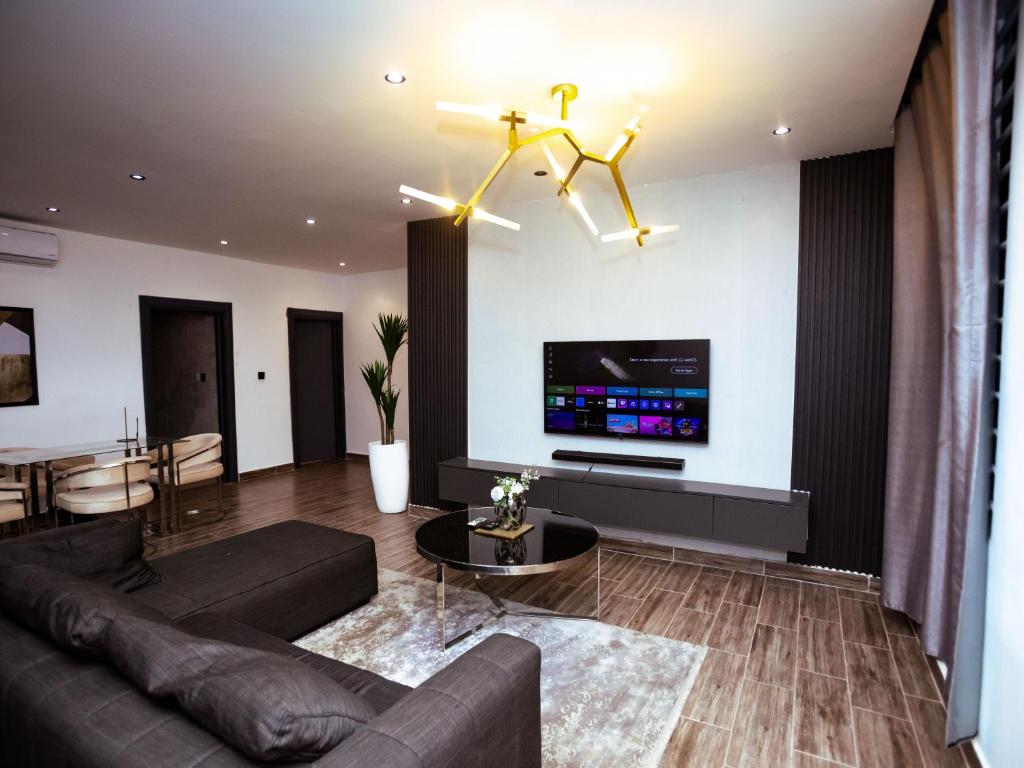 Afbeelding uit fotogalerij van 2 bedroom at Diz Eden in Accra