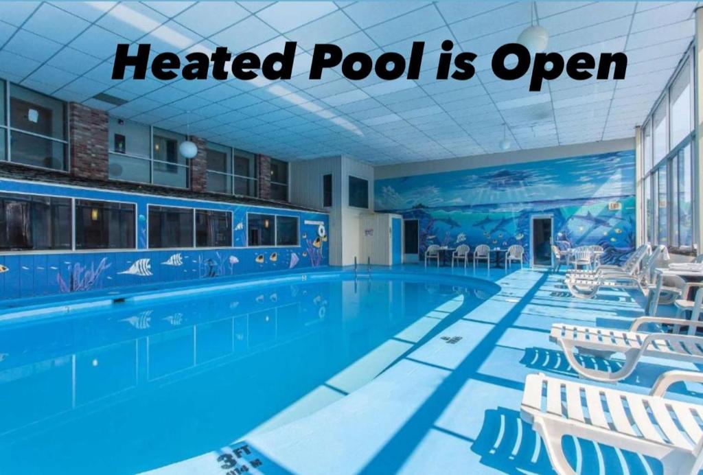 a large swimming pool with a heated pool is open at Rodeway Inn Sandusky North in Sandusky