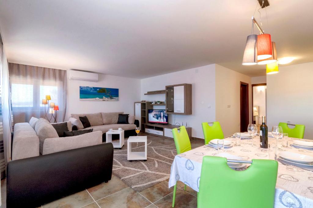 Televízia a/alebo spoločenská miestnosť v ubytovaní White Residence Accommodation
