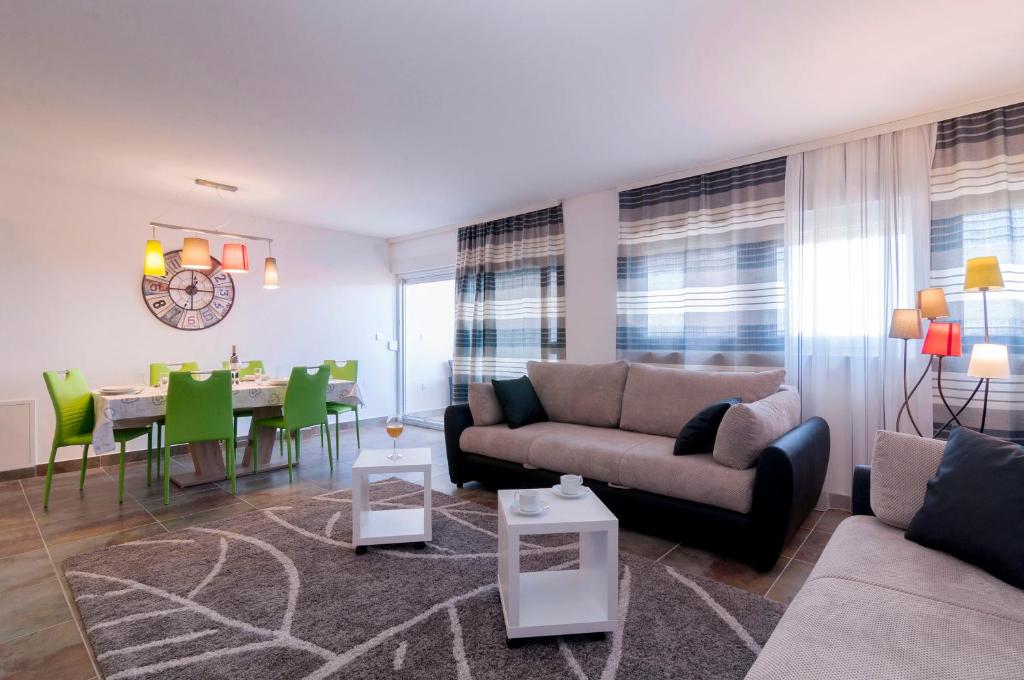Posedenie v ubytovaní White Residence Accommodation