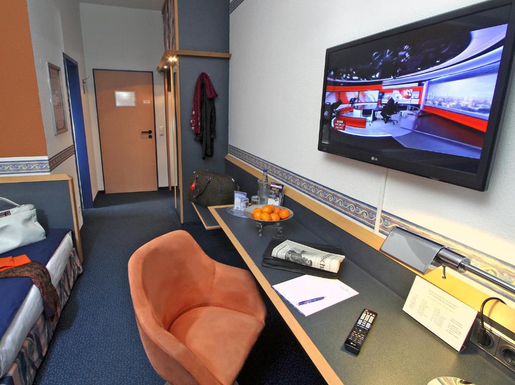 TV a/nebo společenská místnost v ubytování AMBER ECONTEL
