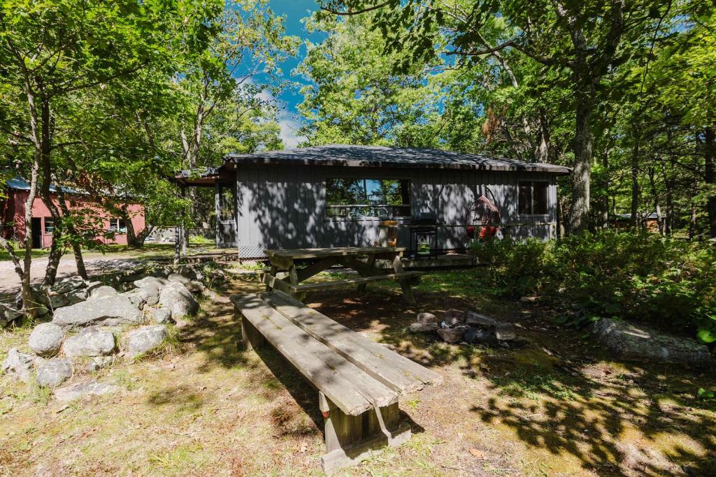 Billede fra billedgalleriet på 3-Bedroom Cottage #9 - Sand Bay i Dillon