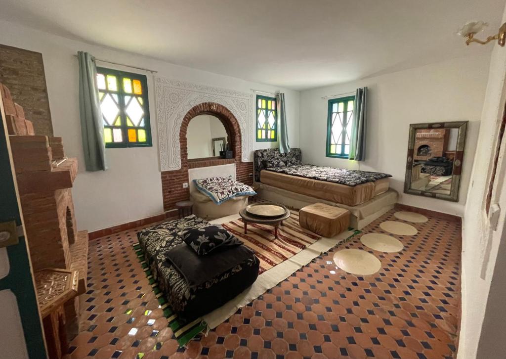 a living room with a couch and a table at Dar fenan Lina in Chefchaouen