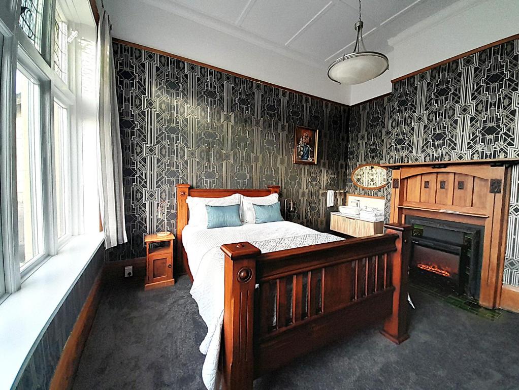 The Bohemian at Noah's Ark - Resim 1