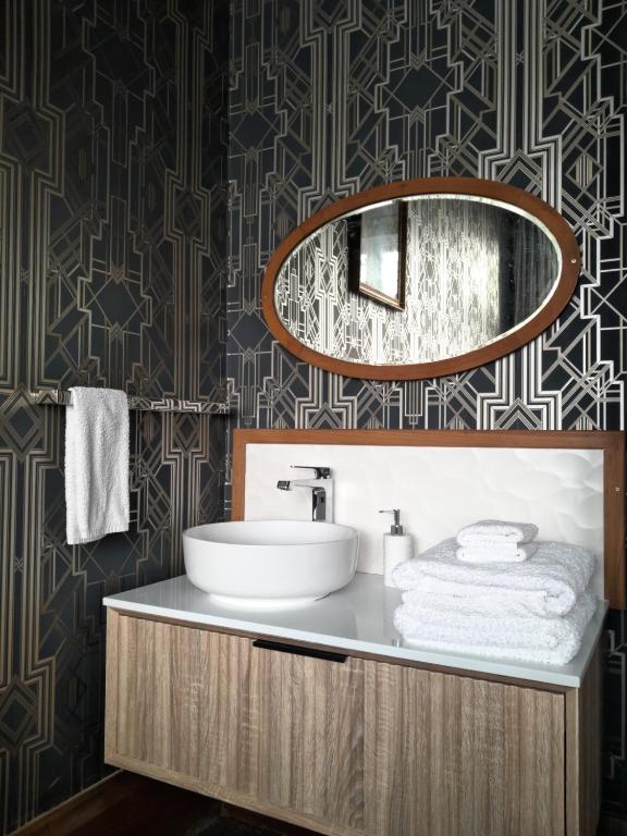 The Bohemian at Noah's Ark - Resim 3