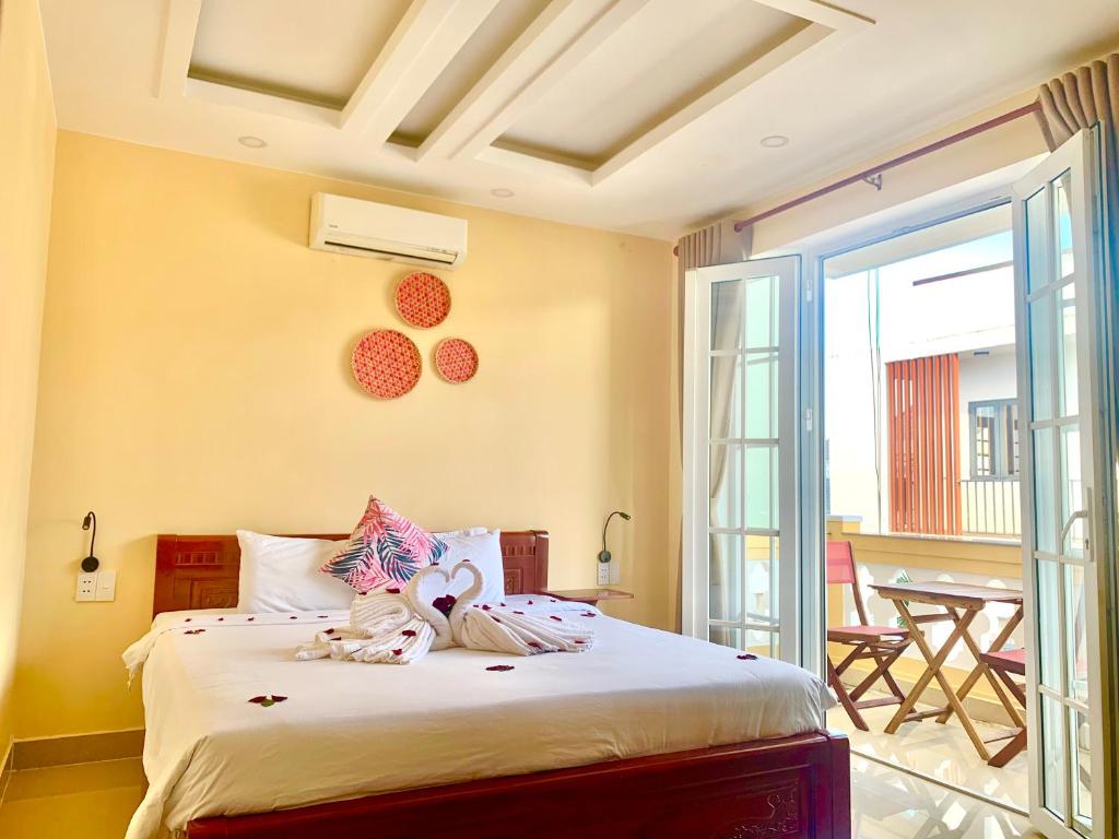 Giường trong phòng chung tại Aman Riverside Hotel