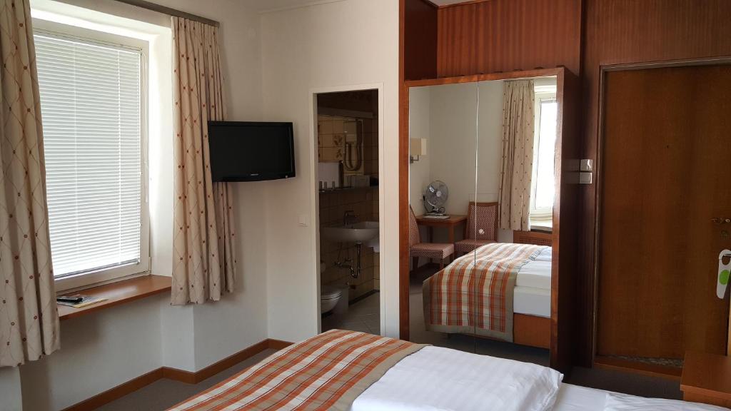 Hotel Hohenstauffen - 4