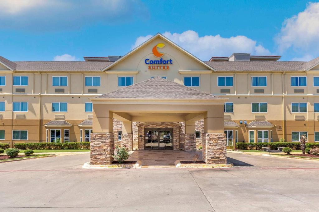 Comfort Suites North Dallas - Housity