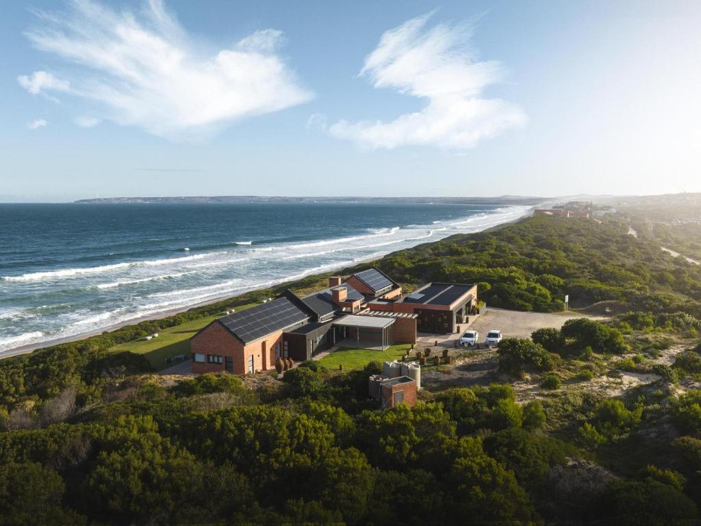 an aerial view of a house next to the beach at Seebederfie in Great Brak River