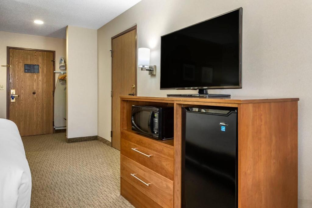 Comfort Inn Millersburg - King Room - Non-Smoking
