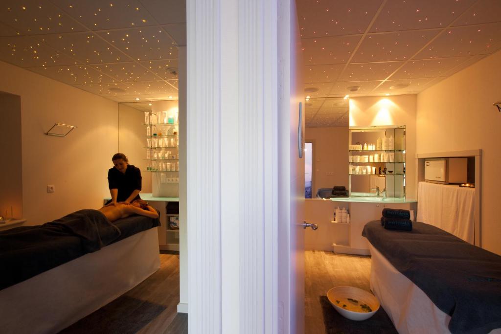 Spa and/or other wellness facilities at Hotel Spa La Malouini&egrave;re Des Longchamps - Saint-Malo