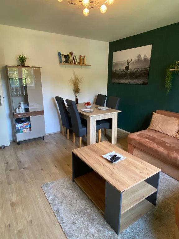 Χώρος καθιστικού στο Voll ausgestattete 3 Zimmer Wohnung mit 2 Schlafzimmer