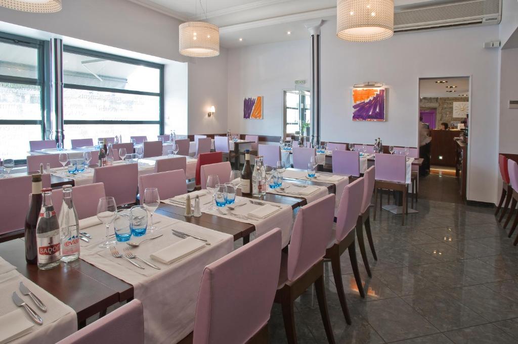 Restaurace v ubytování Kyriad Hotel Dijon Gare
