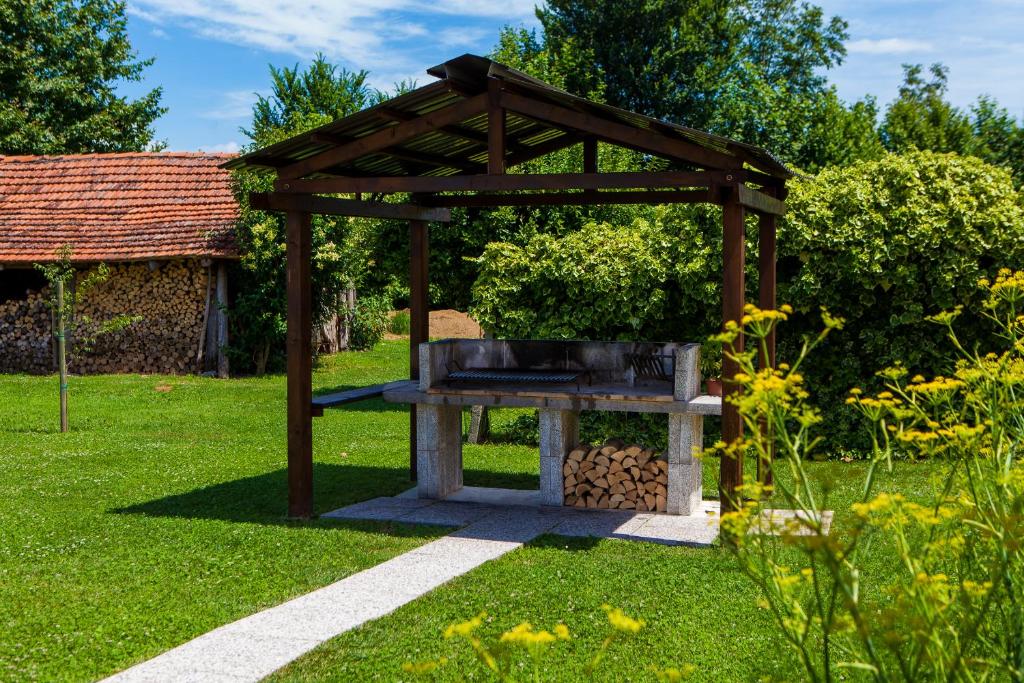 A garden outside Agriturismo la Chiocciola
