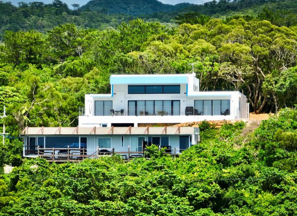 Photo inspiration: Gallery Detail: Bella Vista Luxurious Hilltop Penthouse With Ocean View Motobu