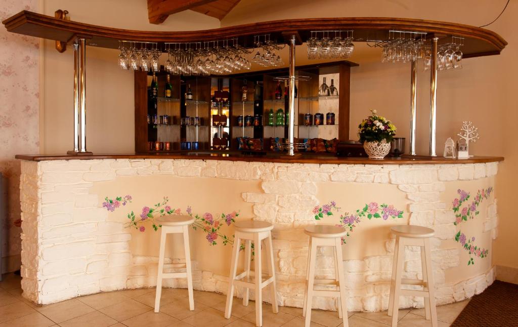 Lounge nebo bar v ubytování Pansionat Paradiz