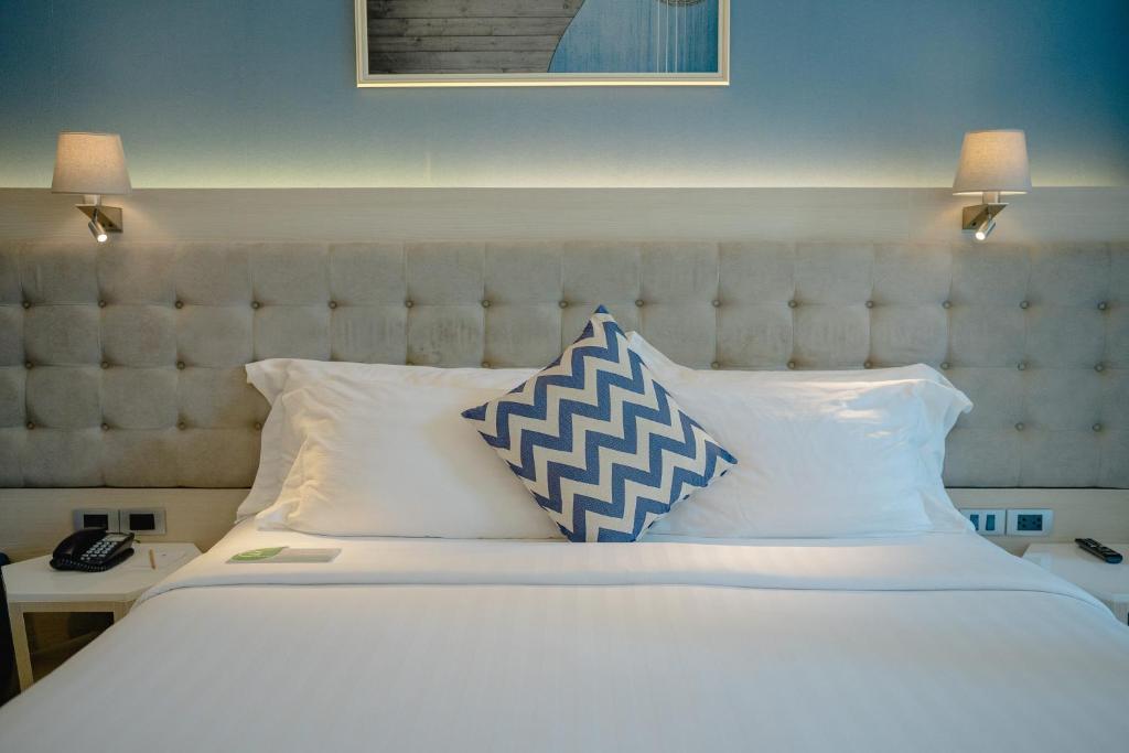 
Deluxe Pool Facing Room
