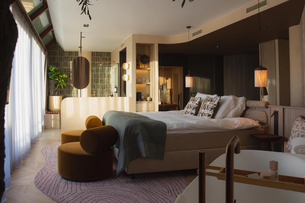 
Royal Sauna Suite with Spa Access
