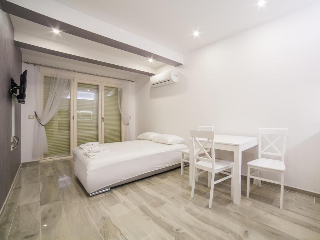 Sea Point Apart hotel Tivat - One-Bedroom Apartment With Pool View
