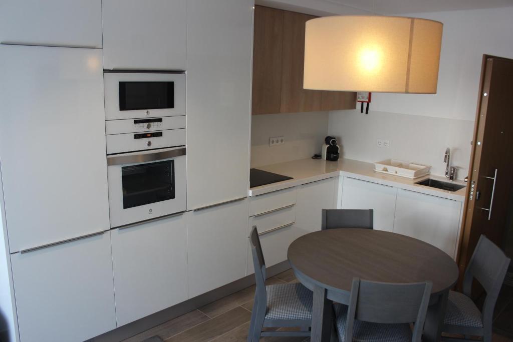A cozinha ou cozinha compacta de Apartamentos Turisticos da Nazare
