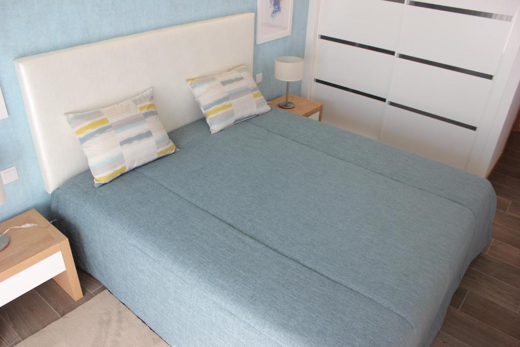Cama ou camas em um quarto em Apartamentos Turisticos da Nazare