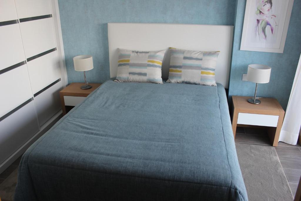 Cama ou camas em um quarto em Apartamentos Turisticos da Nazare