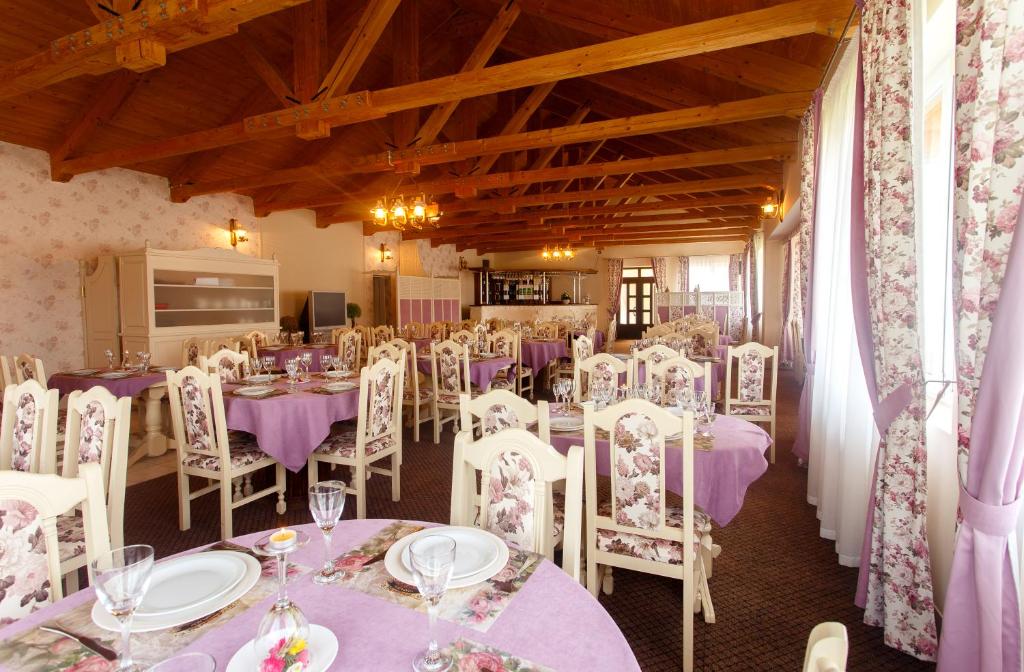 Restaurace v ubytování Pansionat Paradiz