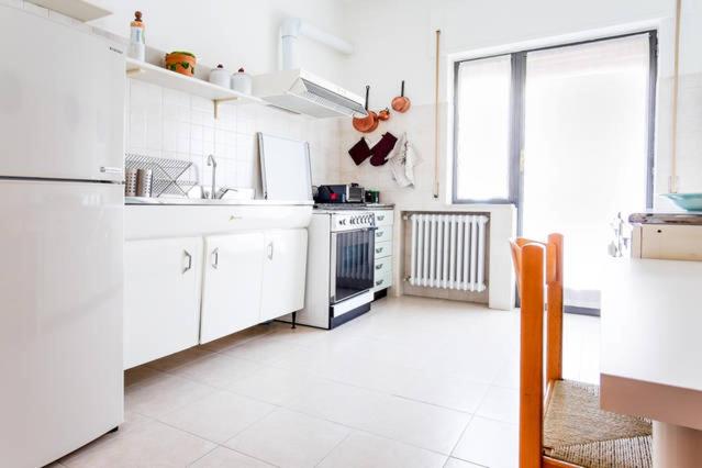 A kitchen or kitchenette at Smile House