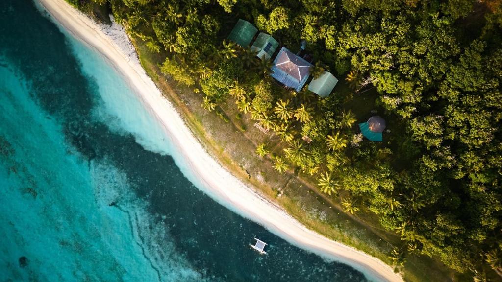 an aerial view of a beach with houses and the ocean at Villa zakitoo in Sainte Marie