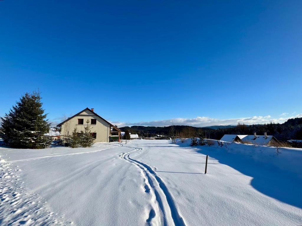 Το Výhled do Krkonošské krajiny τον χειμώνα