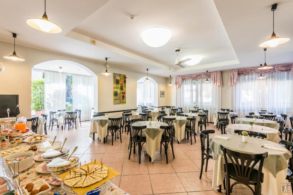 Jídlo v hotelu nebo okolí