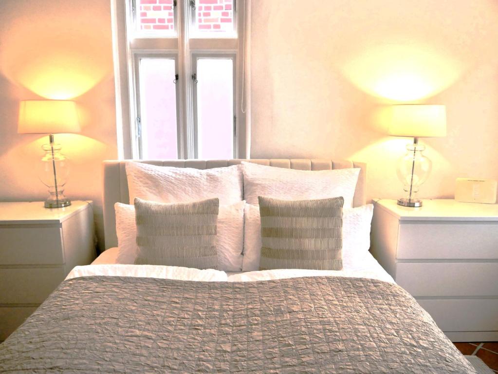 Katil atau katil-katil dalam bilik di Zentrales Altstadt-Apartment in Lüneburg mit kostenfreiem Parkplatz