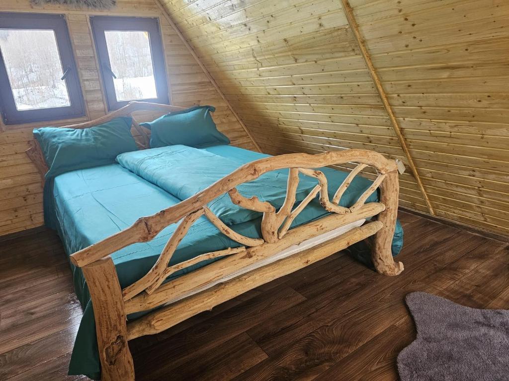 Ένα ή περισσότερα κρεβάτια σε δωμάτιο στο Camping, Picnic Merișor Bănița Hunedoara