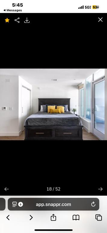 a picture of a bedroom with a bed in a room at Janna hospitality in San Diego