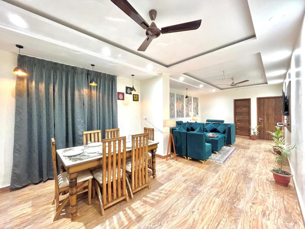 Χώρος καθιστικού στο 9BHK Studio Appartment With Pool by KASAULI VISTA