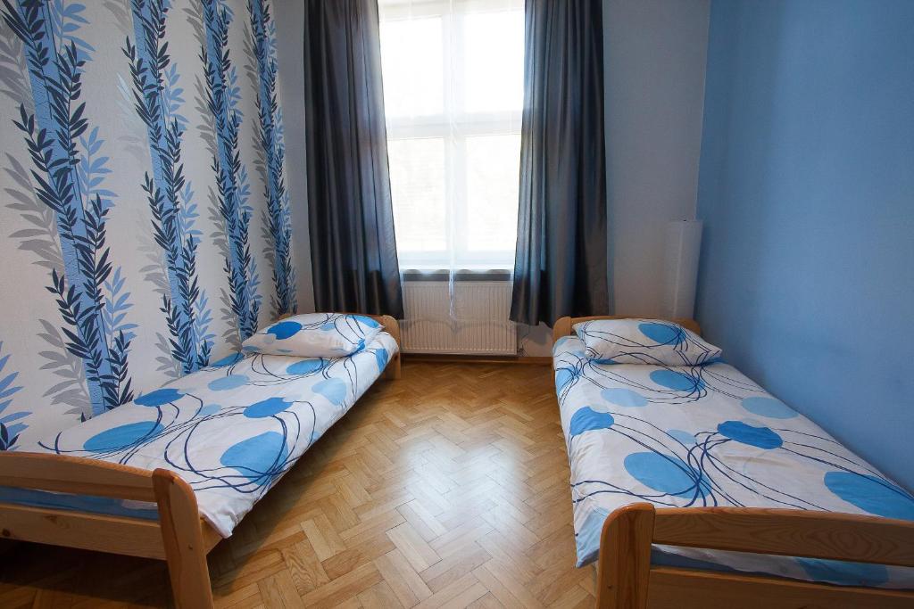 Hostel 4you - Twin Room With Shared Bathroom