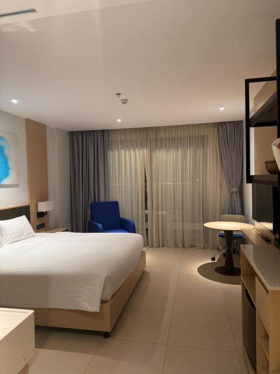 Postel nebo postele na pokoji v ubytování The Arenam Resort Cam Ranh