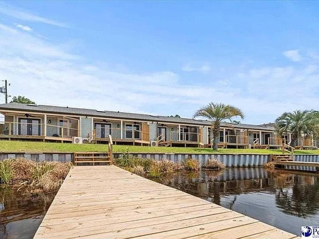 Imagen de la galería de Private, Lakefront Condo, en Hartsville