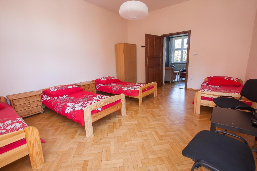 Hostel 4you - Family Room With Shared Bathroom