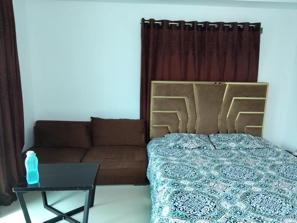 Postel nebo postele na pokoji v ubytování Comfortable Master bedroom for stay