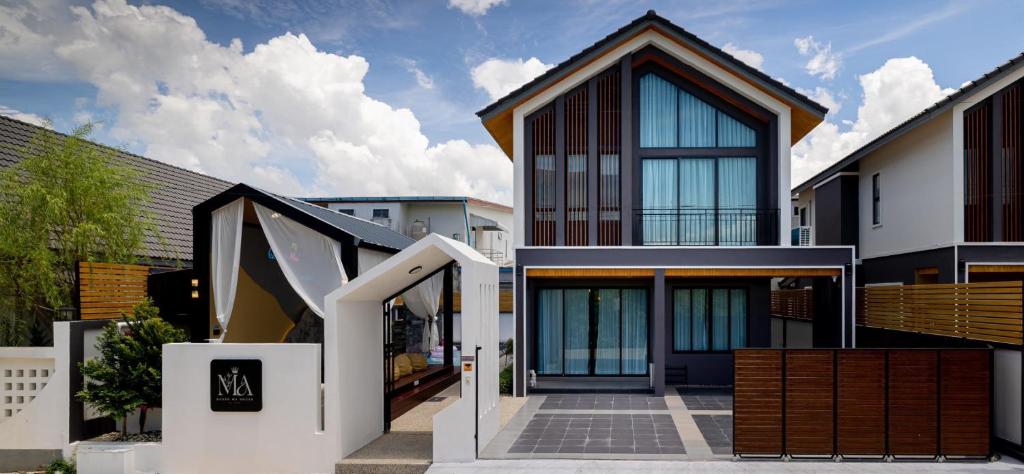 a house with glass windows and a building at Queen Ma Pool villa in Ban Nong Bua