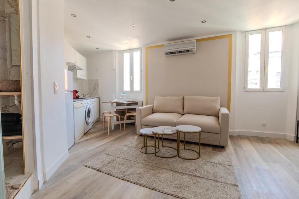 Renovated 1 bedroom - AC - City Center