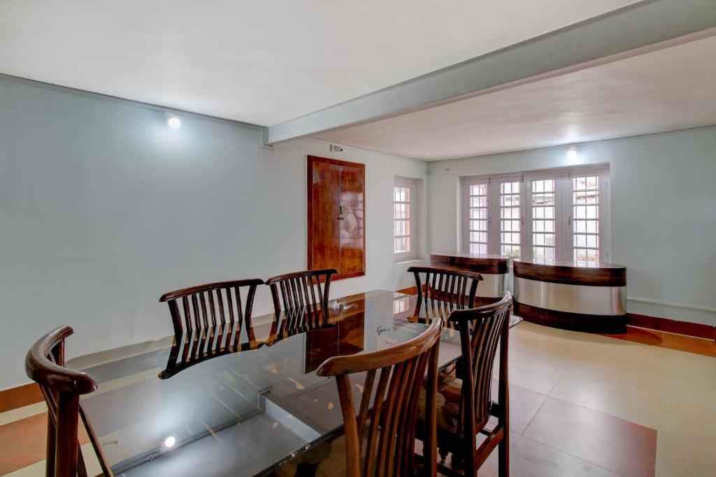 Gallery image of Hotel O Wooden Cave By M2 in Srinagar