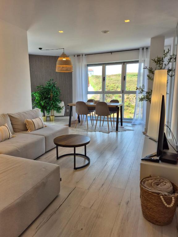 a living room with a couch and a table at Arena Blanca in Malpica