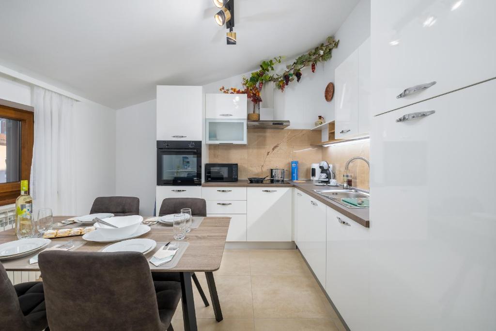 Η κουζίνα ή μικρή κουζίνα στο Apartman Afterglow