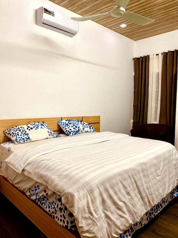 Postel nebo postele na pokoji v ubytování Deux chambres un salon à agla pylônes