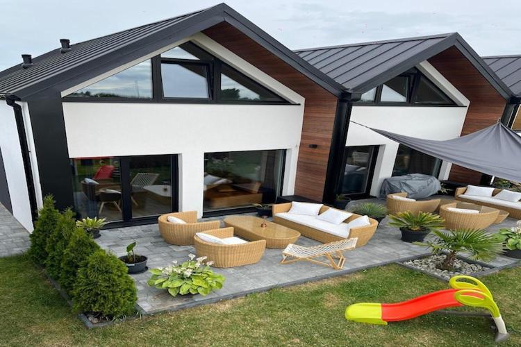 Κήπος έξω από το Family-friendly holiday home in Mielenko