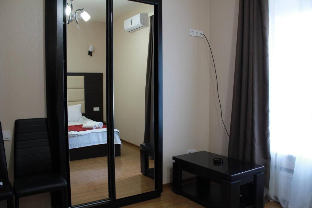 Postel nebo postele na pokoji v ubytování Hotel White Neptun Georgia Tbilisi