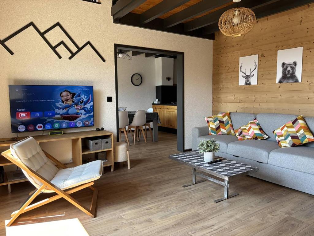TV a/nebo společenská místnost v ubytování Duplex 4 étoiles, Villard-de-Lans, 8 pers, lumineux - FR-1-548-49